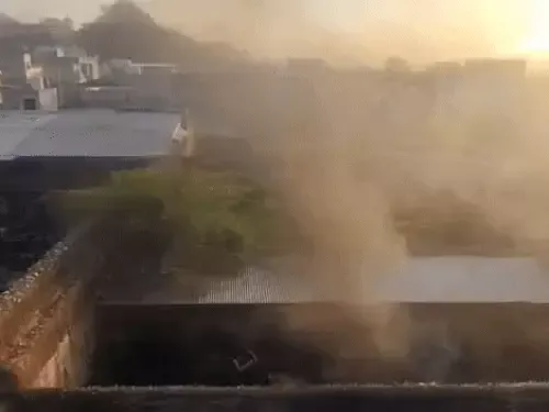 अजमेर के कबाड़ गोदाम में सिलेंडर ब्लास्ट, मालिक और कर्मचारी झुलसे अजमेर के कबाड़ गोदाम में सिलेंडर ब्लास्ट, मालिक और कर्मचारी झुलसे