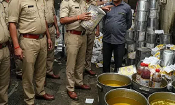 नकली घी फैक्ट्री का भंडाफोड़ : एक साल में खपाया 1 लाख लीटर ज़हर, पाम ऑयल और एसेंस से बनता था नकली देसी घी