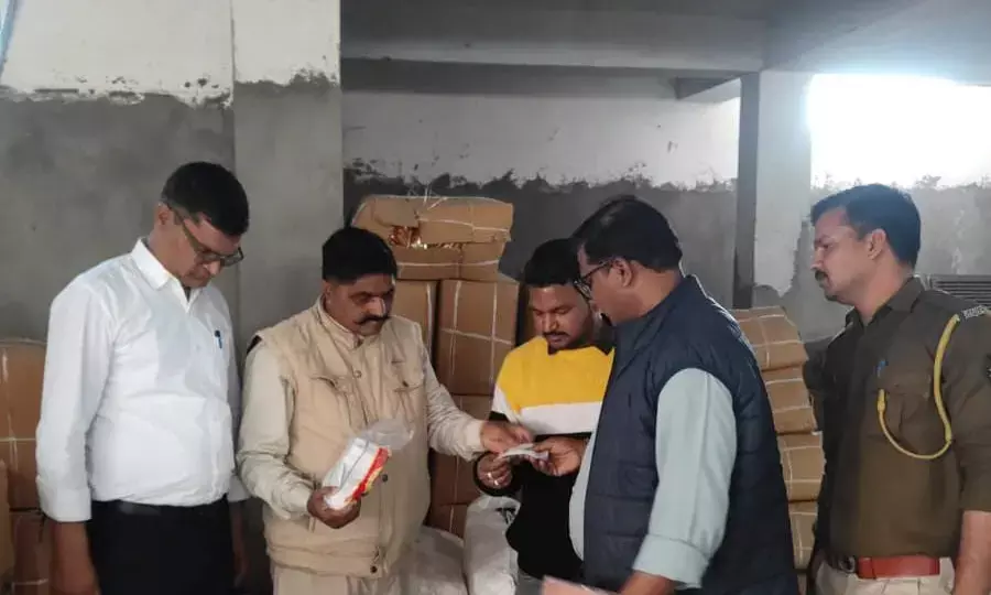 ट्रांसपोर्ट नगर व कृषि मंडी से अवैध कैरी बैग जब्त