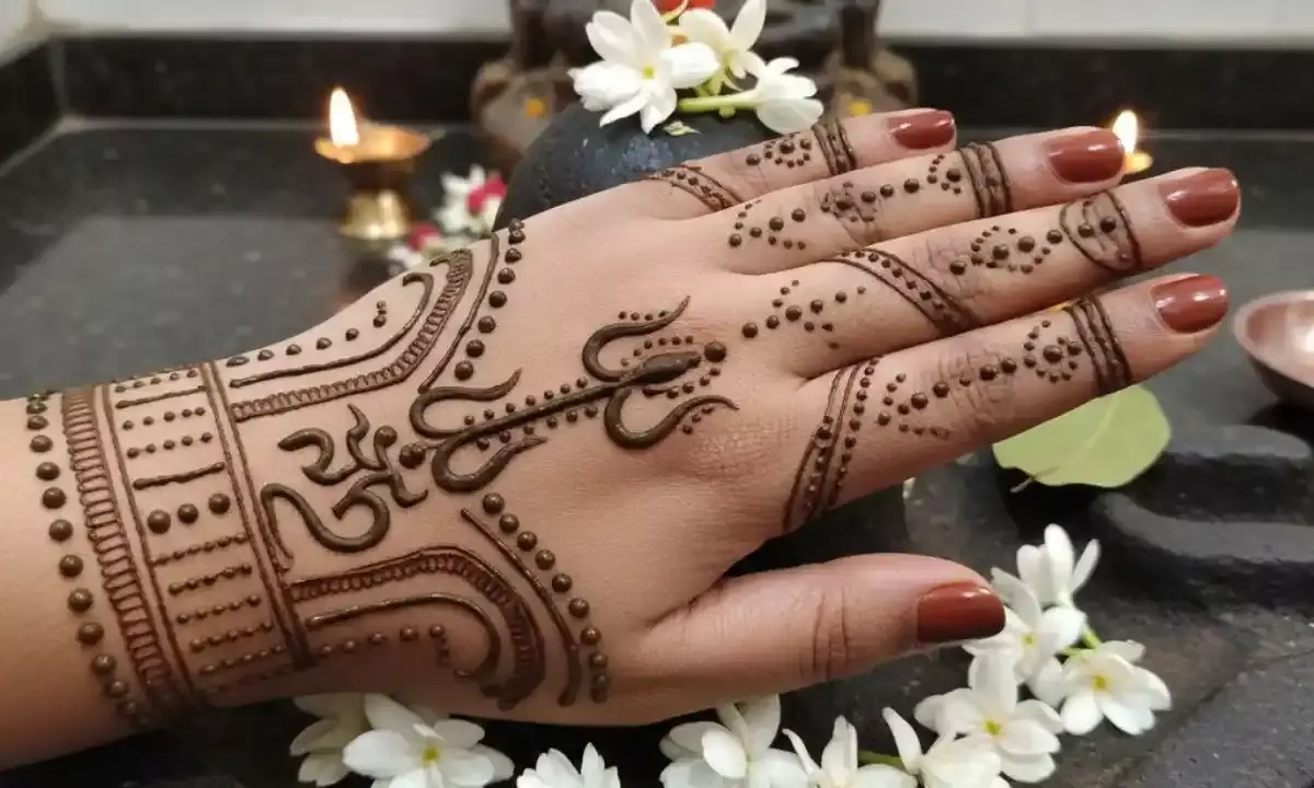 महाशिवरात्रि विशेष: शिव भक्ति को दर्शाते सरल मेहंदी डिज़ाइन