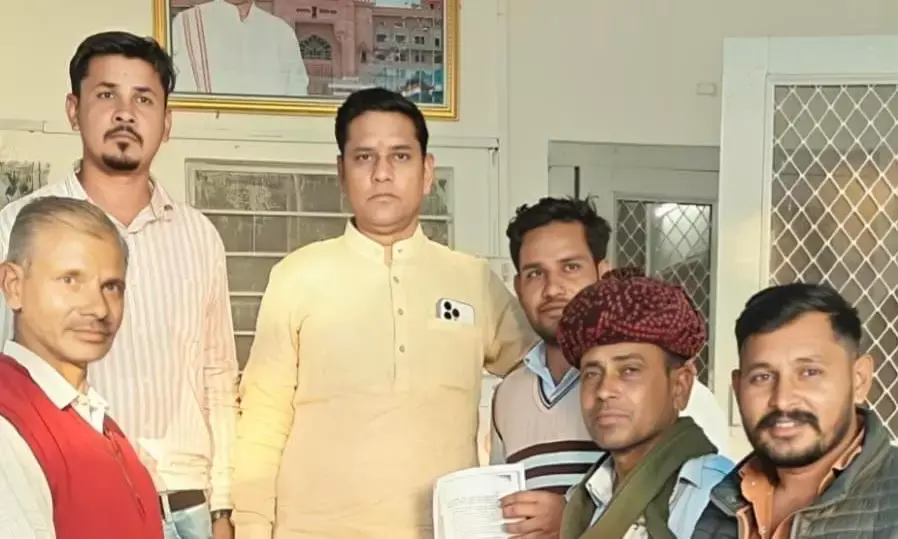 प्रतापपुरा पंचायतवासियों ने विधायक बैरवा से की सड़क निर्माण की मांग, जल्द पक्की सड़क का आश्वासन