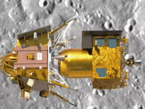 इसरो ने चंद्रयान-4 के लिए लैंडिंग साइट तलाशी:चंद्रमा के साउथ पोल पर मॉन्स माउटन पहाड़ पर उतरेगा; मिट्टी और चट्टान के टुकड़े लाए जाएंगे