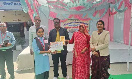 ​पी एम श्री विद्यालय कोदुकोटा में वार्षिक उत्सव की धूम, मेधावी विद्यार्थी व खिलाड़ी सम्मानित