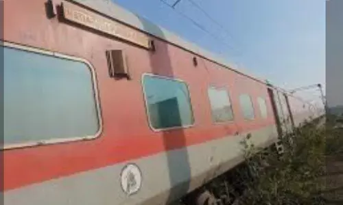 रेलवे का नया फरमान: आरक्षित श्रेणी में बिना पहचान पत्र यात्रा पड़ेगी भारी, टीटीई वसूलेंगे जुर्माना