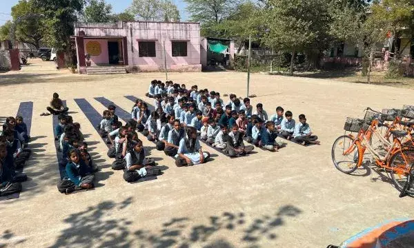 गेहुली स्कूल में गूंजी तालियां: विधायक ने बांटी साइकिलें, बोले- अब पढ़ाई के लिए तय नहीं करना पड़ेगा पैदल सफर, विज्ञान संकाय की भी दी सौगात
