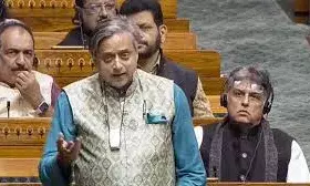 लोकसभा में शशि थरूर ने सरकार को घेरा, पीएम किसान निधि और नए कानून पर उठाए सवाल