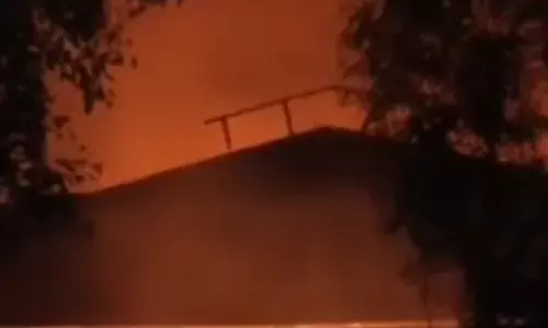 कपासन : केमिकल फैक्ट्री में धमाके के बाद भीषण आग लगी , 5 किमी तक कांपी धरती, मची दहशत कपासन : केमिकल फैक्ट्री में धमाके के बाद भीषण आग लगी , 5 किमी तक कांपी धरती, मची दहशत