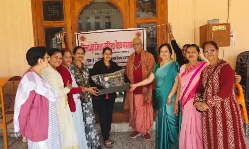 वैश्य फेडरेशन ने बालिका को भेंट की सिलाई मशीन, स्वरोजगार की ओर बढ़ाया कदम