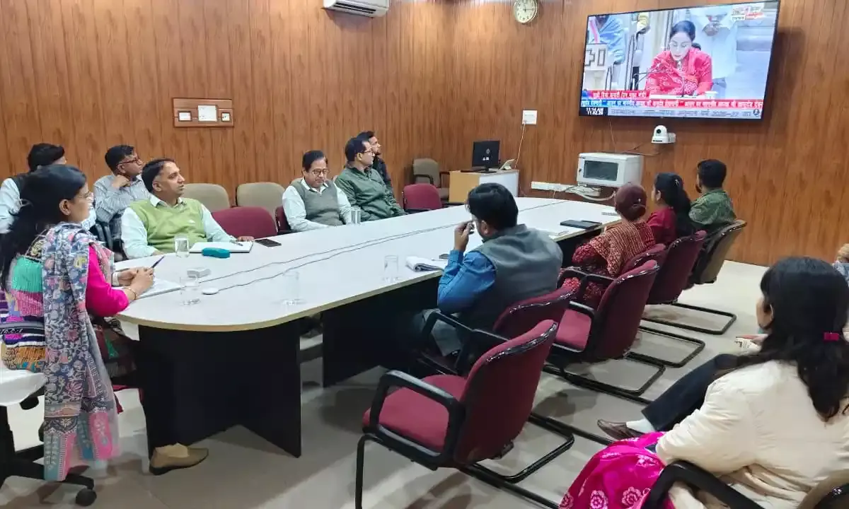 जिला प्रशासन के अधिकारियों ने लाइव बजट प्रसारण सुना
