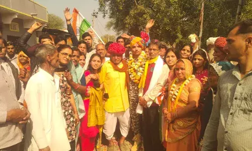 पुरोहित का वायु सेना प्रशिक्षण पूरा करने पर गांव में  स्वागत