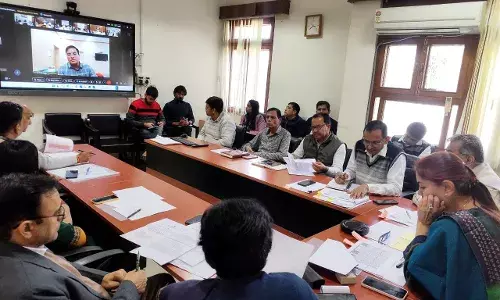 राजस्व अर्जन के लक्ष्य समय पर पूरे हों, संभागीय आयुक्त केवलरमानी ने दिए निर्देश