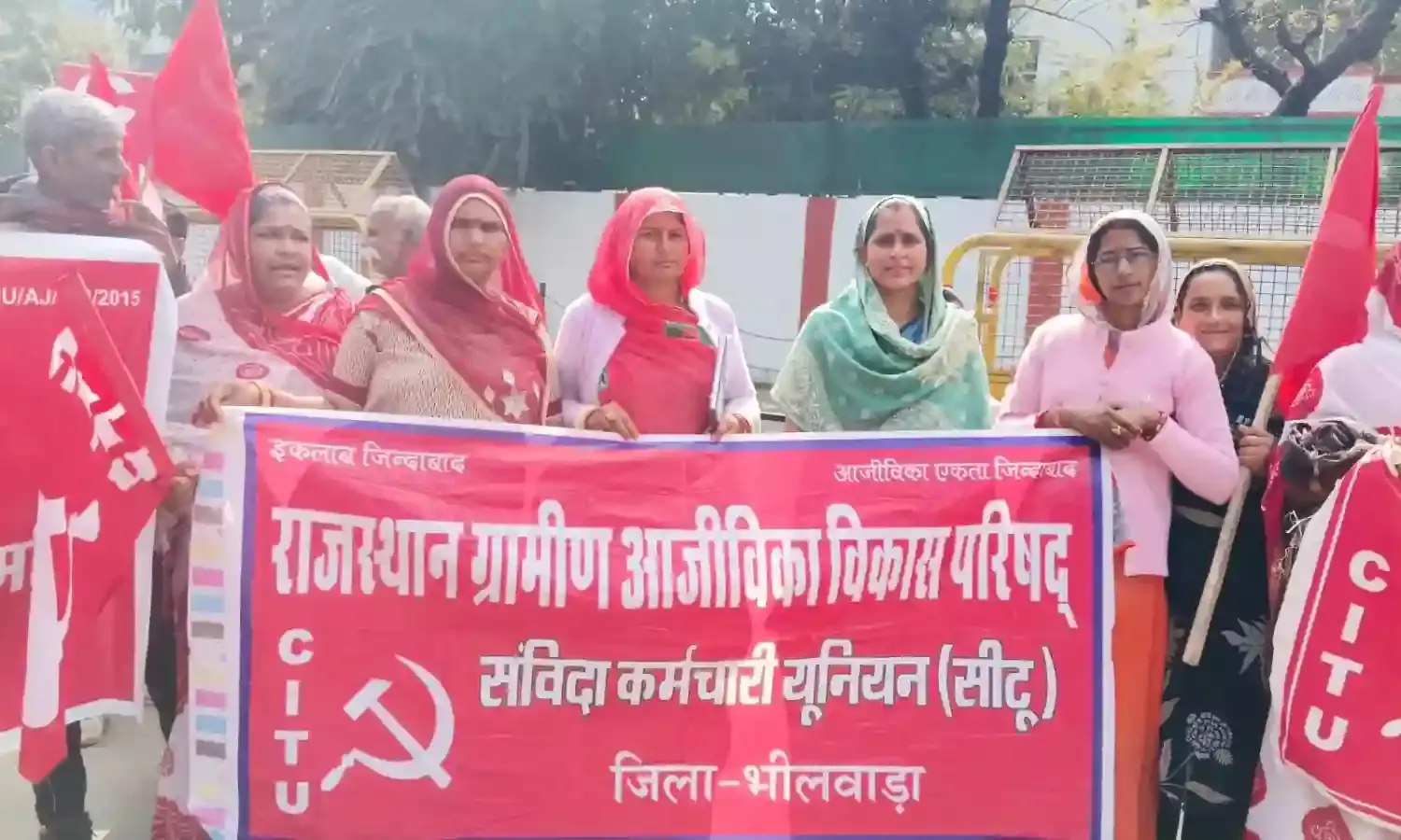 राजस्थान आजीविका विकास परिषद के कर्मचारियों ने भरी हुंकार; नियमितीकरण और वेतन वृद्धि सहित कई मांगों को लेकर किया प्रदर्शन