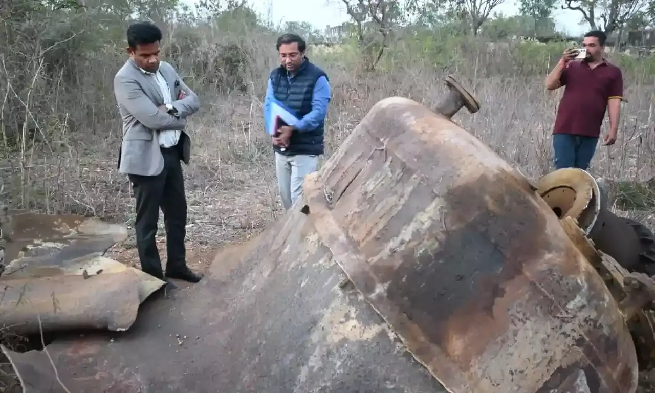 कपासन में विस्फोट स्थल का निरीक्षण कर अधिकारियों से ली जानकारी