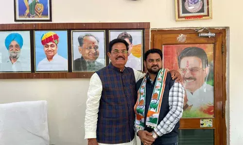 पूर्व सहकारिता मंत्री उदयलाल आंजना ने उपर्णना ओढ़ाकर दिलाई कांग्रेस की सदस्यता