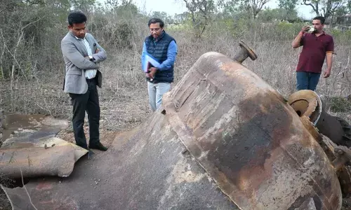 कपासन में विस्फोट स्थल का निरीक्षण कर अधिकारियों से ली जानकारी