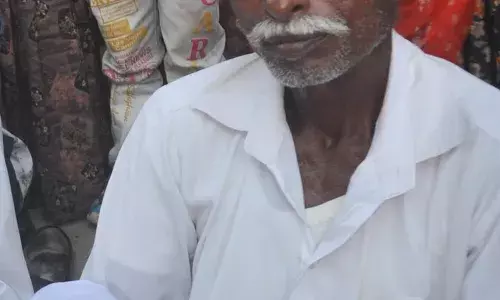 गेहूं की फसल सिंचाई के दौरान सांप के काटने से किसान की मौत