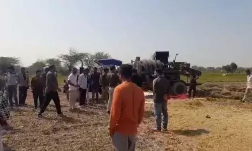 सरसों निकालते समय मशीन में आने से युवक की मौके पर मौत