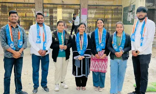 निंबाहेड़ा युवा कांग्रेस एवं एनएसयूआई परिवार ने बोर्ड परीक्षार्थियों का किया सम्मान,तिलक लगाकर पेन वितरित किये