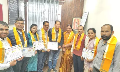 साकेत साहित्य संस्थान के सदस्यों को किया सम्मानित साकेत साहित्य संस्थान के सदस्यों को किया सम्मानित