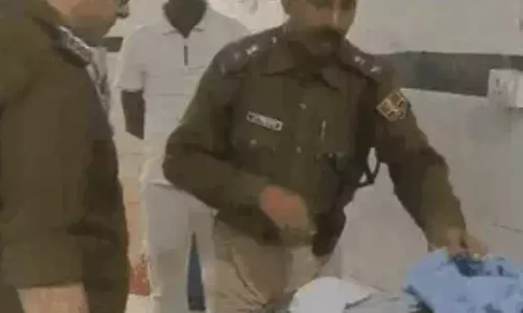 सड़क हादसे में पुलिस कॉन्स्टेबल की मौत, FSL वैन को ट्रक ने मारी टक्कर सड़क हादसे में पुलिस कॉन्स्टेबल की मौत, FSL वैन को ट्रक ने मारी टक्कर