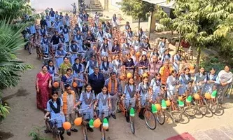 मतदान की प्रार्थना के साथ बालिकाओं ने माता-पिता को लिखीं भावुक पातियां मतदान की प्रार्थना के साथ बालिकाओं ने माता-पिता को लिखीं भावुक पातियां