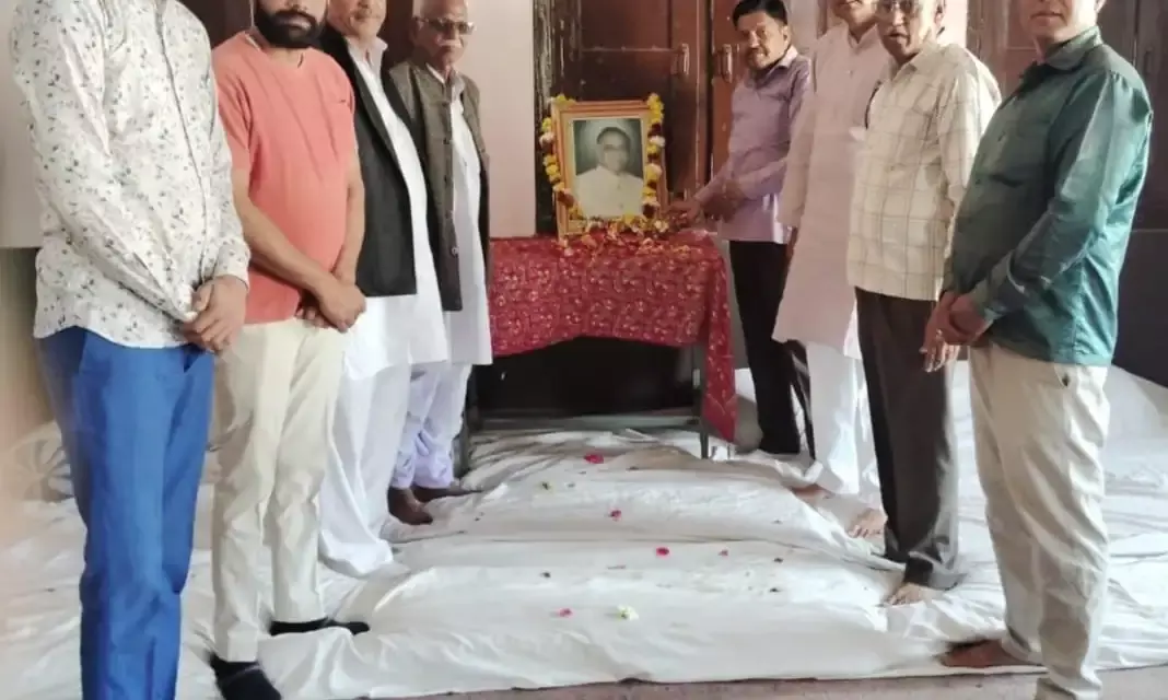 स्व. शिवचरण माथुर की जयंती पर कांग्रेस कार्यकर्ताओं ने दी श्रद्धांजलि