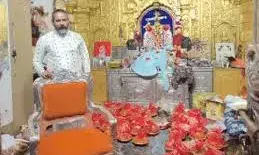 सांवलिया सेठ के दरबार में अटूट श्रद्धा: बेटे की सगाई पर टेंट कारोबारी ने भेंट किया चांदी का सिंहासन