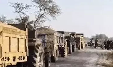 भादू में अवैध बजरी परिवहन के खिलाफ ग्रामीणों का हंगामा, कार्रवाई नहीं हुई तो आंदोलन की चेतावनी