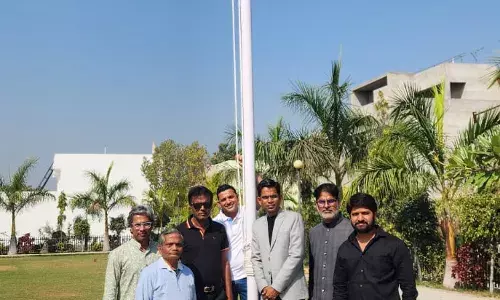 ब्रजभूमि कॉलोनी में पुलवामा शहीदों की स्मृति में 21 फीट ऊँचे तिरंगे का हुआ ध्वजारोहण