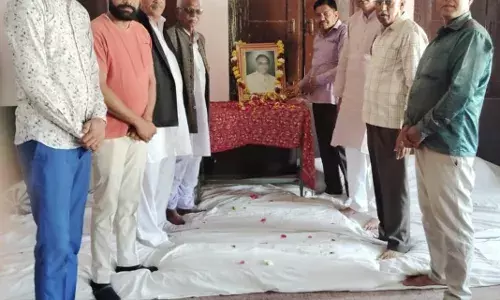 स्व. शिवचरण माथुर की जयंती पर कांग्रेस कार्यकर्ताओं ने दी श्रद्धांजलि