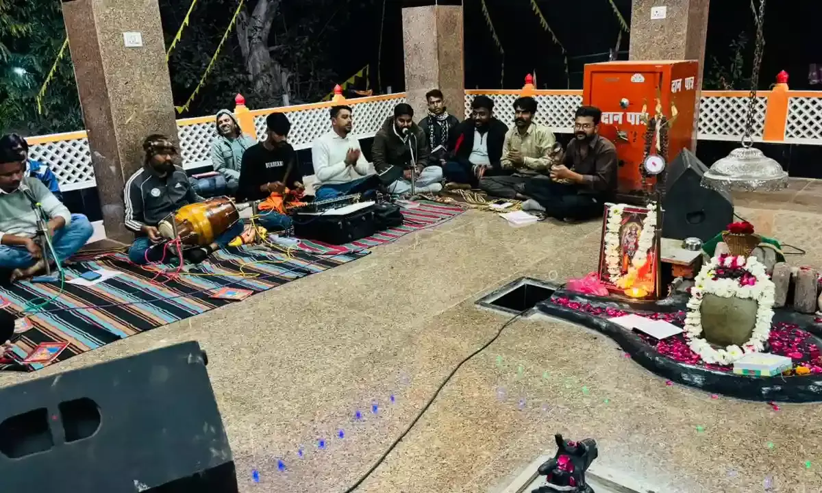 महाशिवरात्रि पर्व को लेकर शिव मंदिरो में दिनभर लगा भक्तों का तांता। रात्रि में होगी भजन संध्या,रात्रि हुई सुंदरकांड