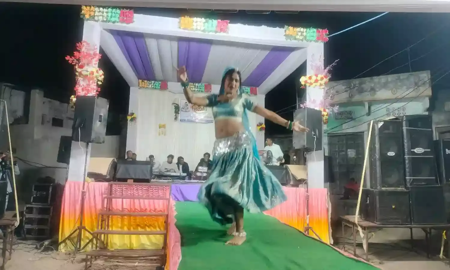 चतुर्मुखी शिव मंदिर में गूंजे भजन, 51 हजार में छूटी भांग की बोली