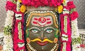 महाशिवरात्रि पर उज्जैन में बाबा महाकाल के दर्शनों को उमड़ा जनसैलाब