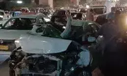 जयपुर एलिवेटेड रोड पर 9 गाड़ियां भिड़ीं, डेढ़ घंटे तक लगा लंबा जाम जयपुर एलिवेटेड रोड पर 9 गाड़ियां भिड़ीं, डेढ़ घंटे तक लगा लंबा जाम