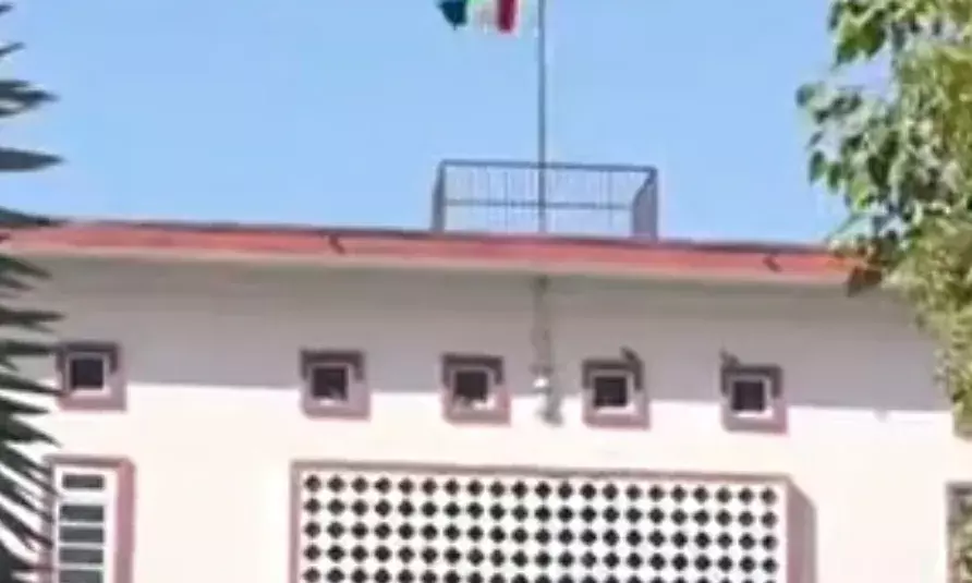 हाईकोर्ट सख्त: सरकारी स्कूलों के जर्जर हालात पर सरकार को घेरा; कहा- बोर्ड लगा दो, बच्चे अपने रिस्क पर स्कूल आएं हाईकोर्ट सख्त: सरकारी स्कूलों के जर्जर हालात पर सरकार को घेरा; कहा- बोर्ड लगा दो, बच्चे अपने रिस्क पर स्कूल आएं