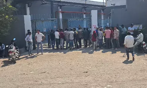 संगम इंडिया लिमिटेड की डेनिम यूनिट में कार्यरत युवक की उपचार के दौरान मौत, मुआवजे को लेकर ग्रामीणों का धरना संगम इंडिया लिमिटेड की डेनिम यूनिट में कार्यरत युवक की उपचार के दौरान मौत, मुआवजे को लेकर ग्रामीणों का धरना