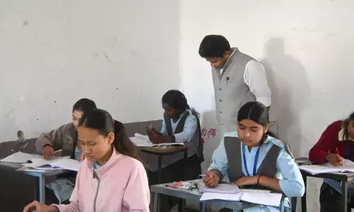 बोर्ड परीक्षा का जिला कलक्टर ने किया निरीक्षण