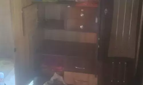 बोर्डियास में खिड़की तोड़कर घर में घुसे चोर, गहने व नगदी पार बोर्डियास में खिड़की तोड़कर घर में घुसे चोर, गहने व नगदी पार