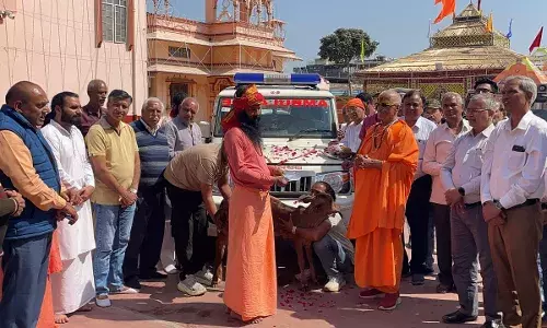 हरि शेवा धाम ने दादूदयाल गौशाला समिति को महिंद्रा केम्पर गौ-रक्षा एम्बुलेंस प्रदान की हरि शेवा धाम ने दादूदयाल गौशाला समिति को महिंद्रा केम्पर गौ-रक्षा एम्बुलेंस प्रदान की