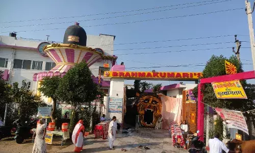 भीलवाड़ा में ’त्रिमूर्ति शिव जयंती महोत्सव’ का समापन: अमरनाथ और वैष्णो देवी की गुफाओं ने मोहा श्रद्धालुओं का मन