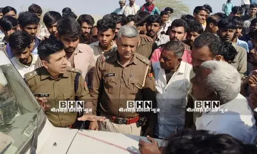गोवंश की मौत के बाद भडक़ा आक्रोश, गांव में पुलिस तैनात गोवंश की मौत के बाद भडक़ा आक्रोश, गांव में पुलिस तैनात