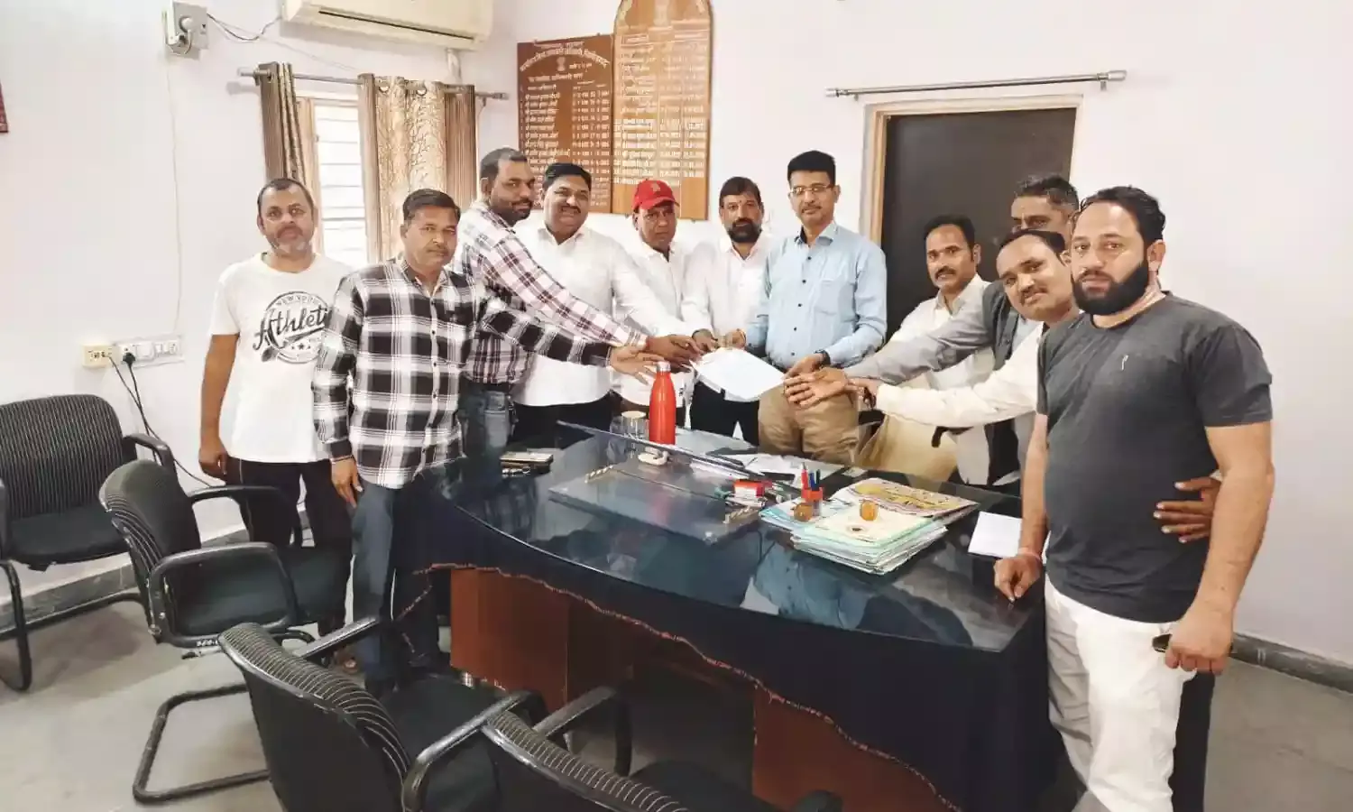 शराब ठेकेदार यूनियन ने दुकानों का समय रात 10 बजे तक बढ़ाने और पुलिस हस्तक्षेप रोकने की उठाई मांग