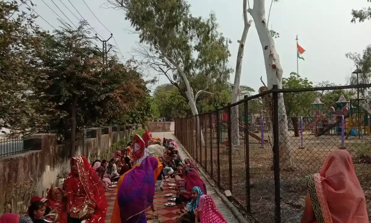 महाशिवरात्रि पर धोबी समाज ने दिखाई सामाजिक एकता, महिलाओं ने लिया अन्न की बर्बादी रोकने का संकल्प