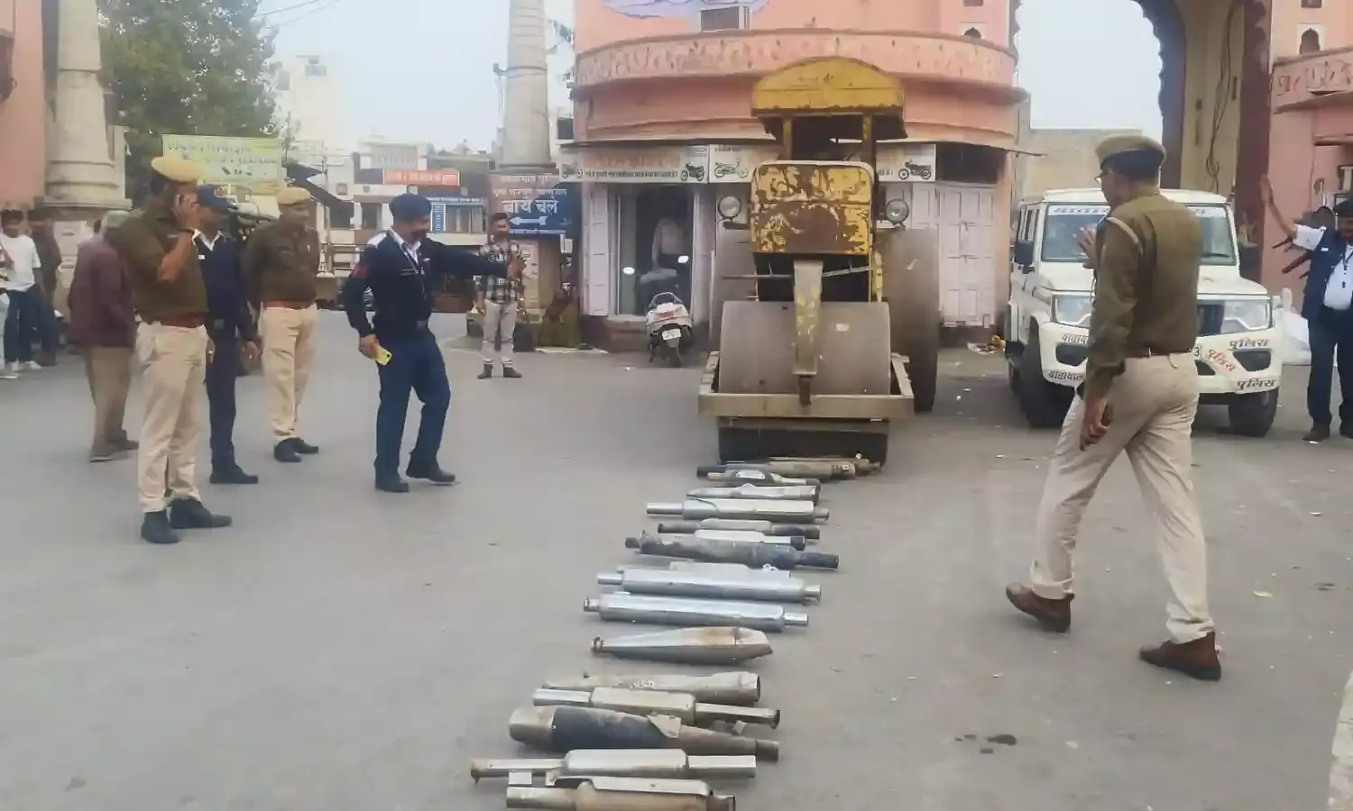 50 बाइक जब्त, कानफोड़ू साइलेंसरों पर चला बुलडोजर