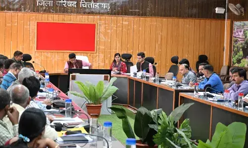 जिला कलक्टर ने ली जिला स्तरीय समीक्षा बैठक जिला कलक्टर ने ली जिला स्तरीय समीक्षा बैठक