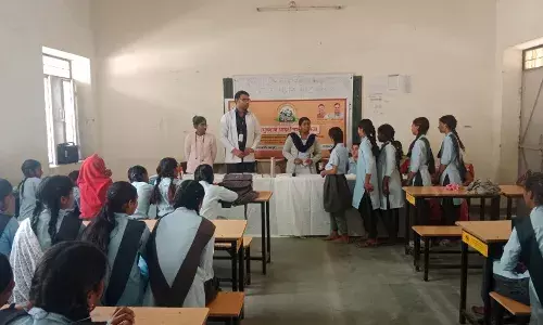 किशोरी बालिकाओं का हीमोग्लोबिन परीक्षण, दी गई सतर्क रहने की जानकारी