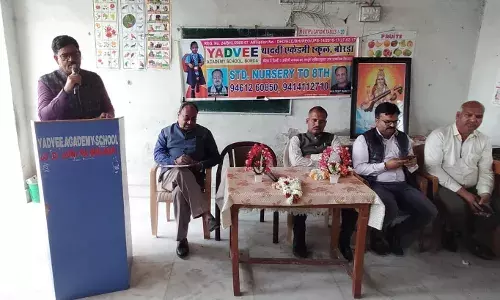 कक्षा 8 के विद्यार्थियों को दी गई भावभीनी विदाई, यादवी एकेडमी में सजा आशीर्वाद समारोह