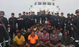 भारतीय तटरक्षक बल की कार्रवाई, जलसीमा में मछली पकड़ते 28 बांग्लादेशी गिरफ्तार