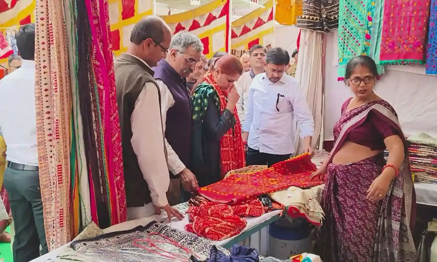 महिला सशक्तिकरण का उत्सव ;गांधी ग्राउंड में सात दिवसीय संभाग स्तरीय अमृता हाट का शुभारंभ महिला सशक्तिकरण का उत्सव ;गांधी ग्राउंड में सात दिवसीय संभाग स्तरीय अमृता हाट का शुभारंभ