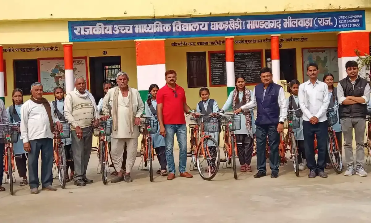 25 बालिकाओं को निःशुल्क साईकिल वितरण की